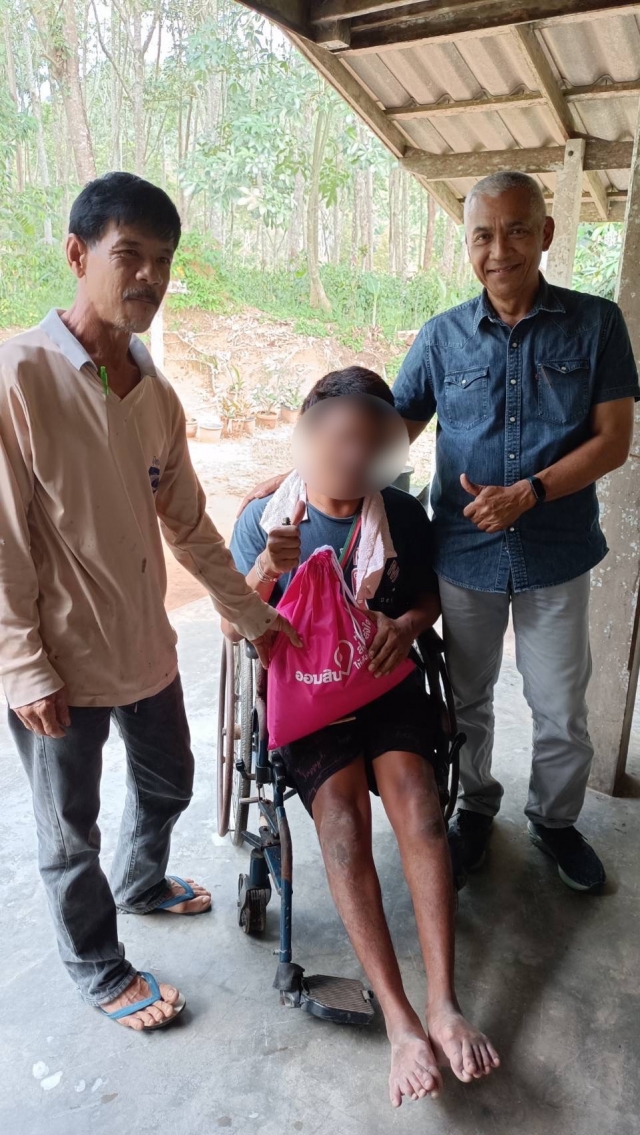 มอบถุงยังชีพให้แก่ผู้สูงอายุที่มีภาวะพึ่งพิงและผู้พิการในพื้นที่ หมู่ที่ 6,9 และ 11 ต.นาขา