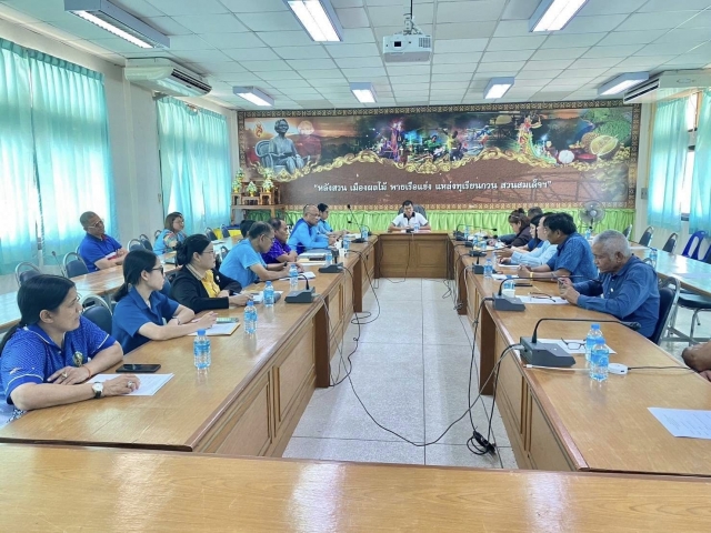 อบต.นาขา เข้าร่วมประชุมเพื่อหารือแนวทางแก้ไขปัญหาขยะจากเปลือกทุเรียนในพื้นที่อำเภอหลังสวน