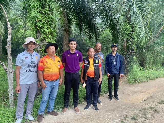 อบต.นาขาร่วมกับกรมเจ้าท่า ลงพื้นที่ตรวจสอบสถานที่ตั้งโครงการขุดลอกร่องน้ำคลองสะพานสูง ม.8 ต.นาขา