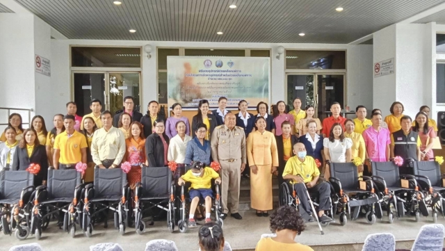 อบต.นาขา เข้าร่วมพิธีมอบอุปกรณ์ช่วยเหลือคนพิการ