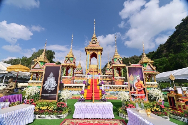 อบต.นาขา เข้าร่วมพิธีพระราชทานเพลิงศพ พระเทพวชิรปฏิภาณ (ดำเนิน อตฺถจารี)