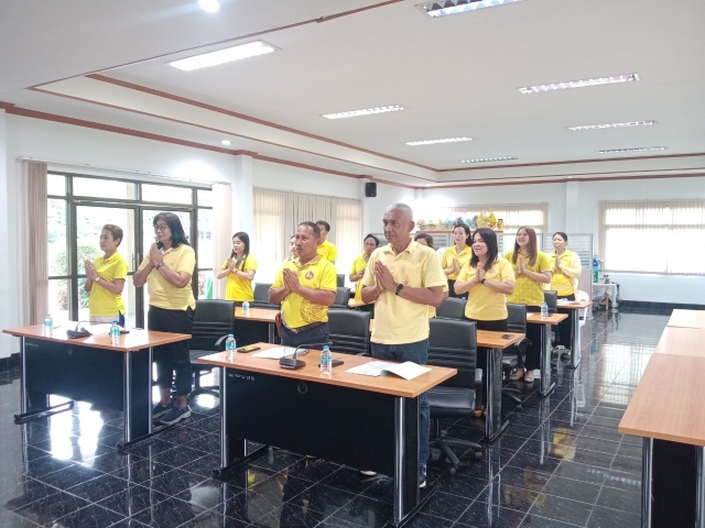 อบต.นาขา ร่วมพิธีเจริญพระพุทธมนต์ บำเพ็ญจิตภาวนา ถวายเป็นพระราชกุศล