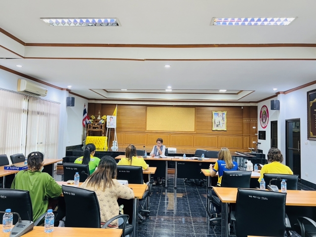 อบต.นาขา ประชุมคณะกรรมการพิจารณาคัดเลือกสื่อการเรียนการสอนสำหรับ ศพด.สังกัด อบต.นาขา ปี 2567