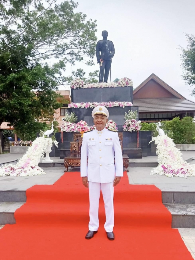 อบต.นาขาร่วมพิธีวางพวงมาลา เบื้องหน้าพระบรมราชานุสาวรีย์ พระบาทสมเด็จพระจุลจอมเกล้าเจ้าอยู่หัว